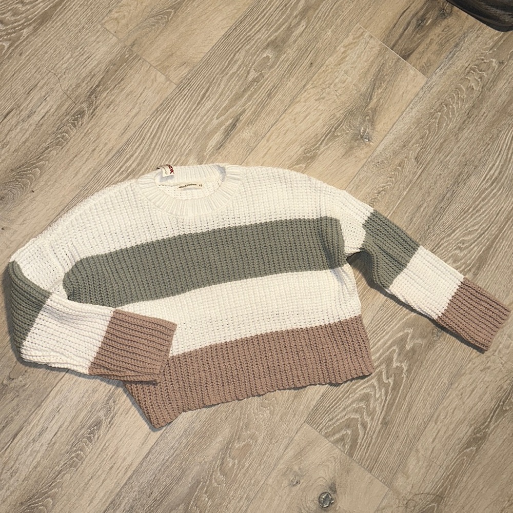 Moon & Madison crop top